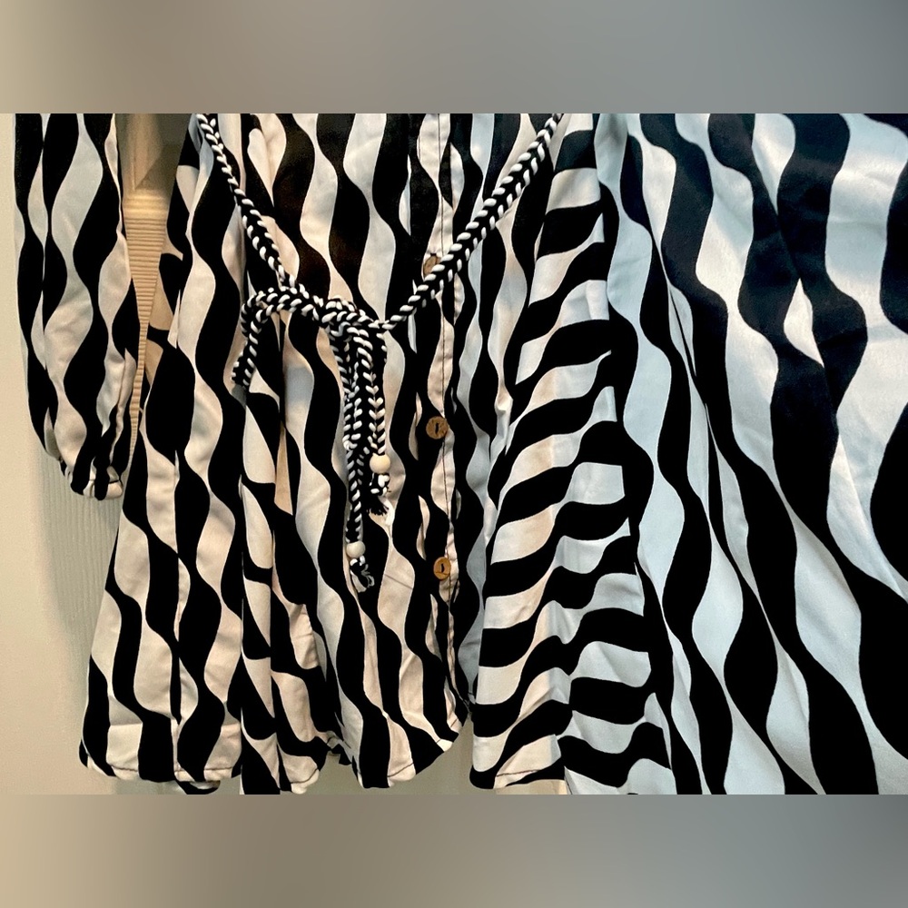 Black & White Pattern Dress - Picture 11 of 12